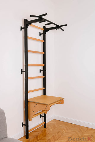 Bukowa nakładka BenchTop służąca jako biurko do drabinki BenchK na drewniany drążek do podciągania