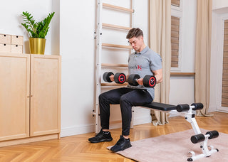 Drabinka gimnastyczna BenchK 723 (czarna lub biała) z metalowym, montowanym na stałe drążkiem do podciągania z 6 uchwytami, poręczami z podparciem pod plecy oraz rozbudowaną ławką